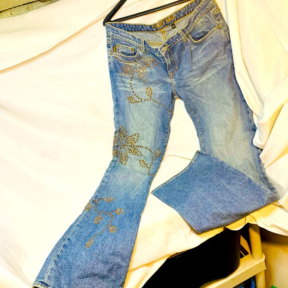 NWT! Streets Ahead “Flower Stone” women’s Sz32 river embellished blue jeans